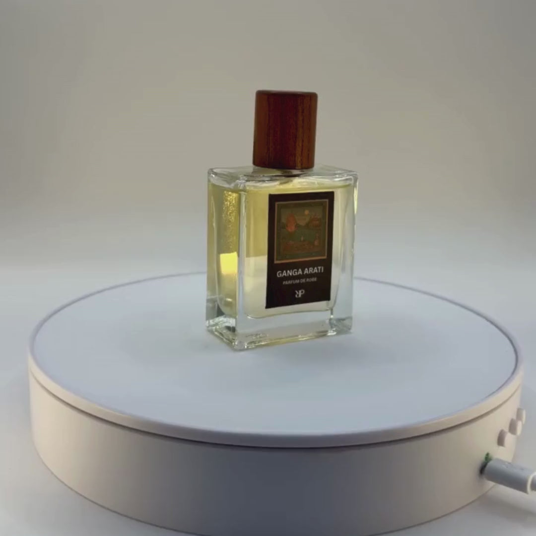 Parayan O Rakkhoshgon Ganga Arati Parfum de Robe fragrance bottle 360 degree video
