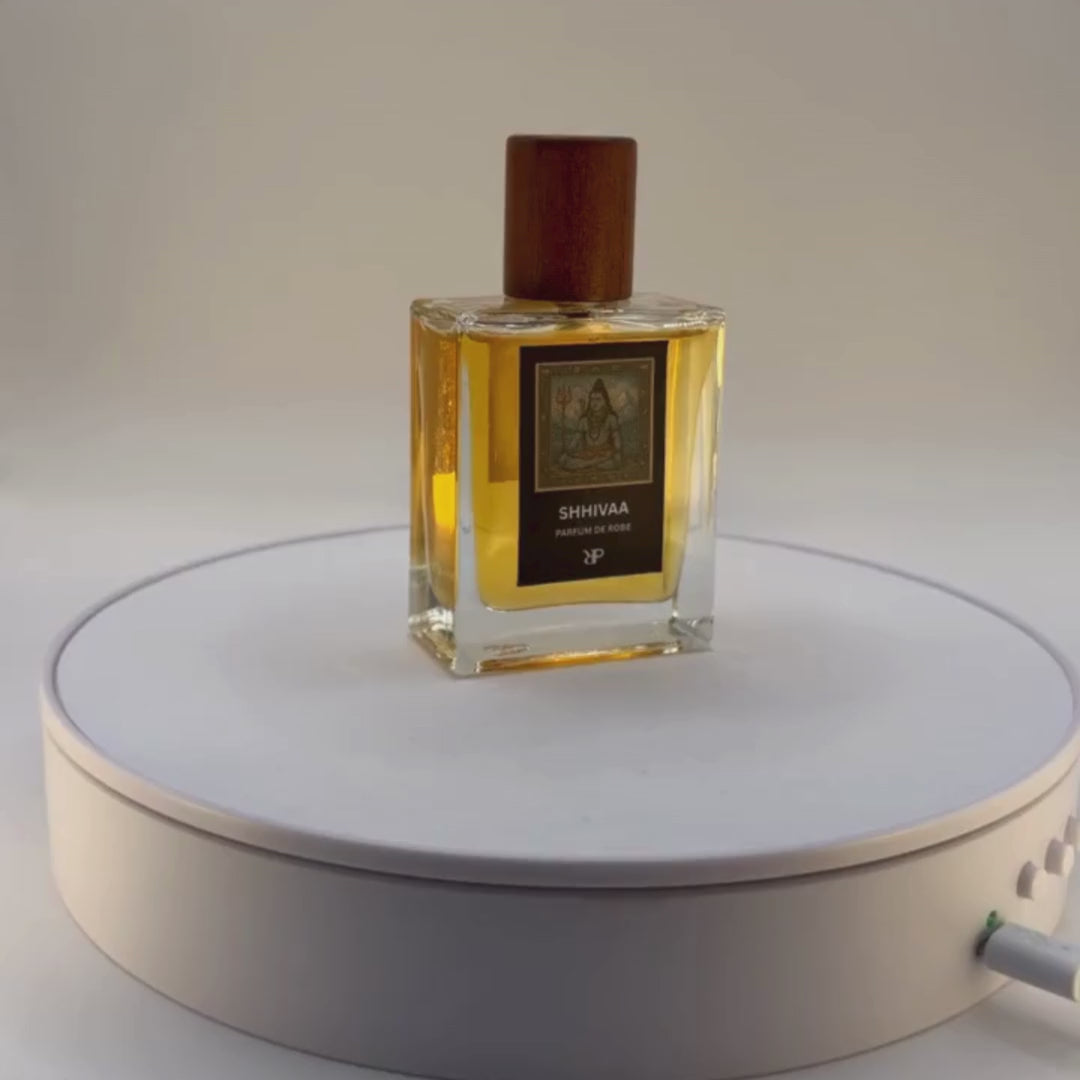 Parayan O Rakkhoshgon Shhivaa Parfum de Robe fragrance bottle 360 degree video